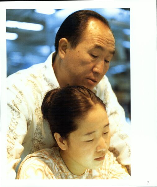 파일:기념문집 참부모님사진 Father Sun Myung Moon 8.순회(1960~70, 미국,일본) 0039 11EcQKJQkkDZ4xmhxwVKZunklta4LBc-T.jpg