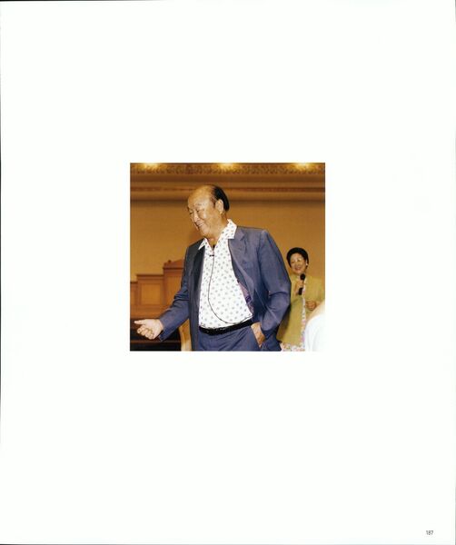 파일:기념문집 참부모님사진 Father Sun Myung Moon 16.천일국 1~4년(2001~2004년) 0015 1qLhJT5Dznu6QTKXWH1IyH9gz p69GkLs.jpg
