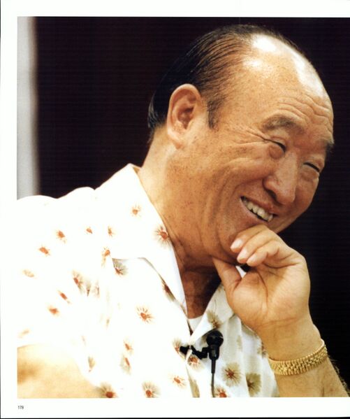 파일:기념문집 참부모님사진 Father Sun Myung Moon 16.천일국 1~4년(2001~2004년) 0006 1bOrw3fIdyYvNHnBGqqXBNH0bPlgnMKsl.jpg