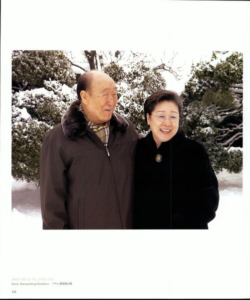 파일:기념문집 참부모님사진 Father Sun Myung Moon 16.천일국 1~4년(2001~2004년) 0038 10286wR989j0sImMxWWdD9WugmVGprWYv.jpg