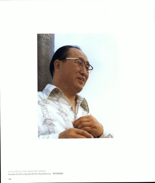 파일:기념문집 참부모님사진 Father Sun Myung Moon 8.순회(1960~70, 미국,일본) 0038 12mBcc9mEZJZJIEV-askbevjxyU87SZPb.jpg