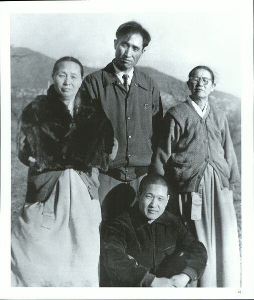 파일:기념문집 참부모님사진 Father Sun Myung Moon 2.출발(북한~세계기독교통일신령협회 창립이전) 0007 1ebi8DkDGIWL0SHh5S73XRUjG-qlmS2-J.jpg